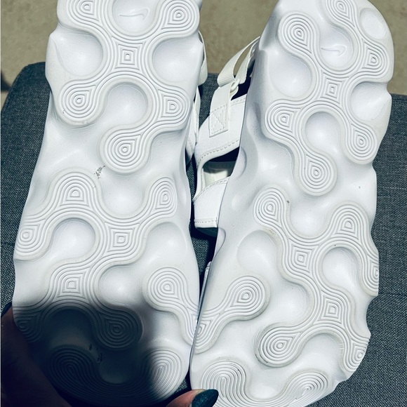 Nike Owaysis Sandal (worn once) - Picture 4 of 4
